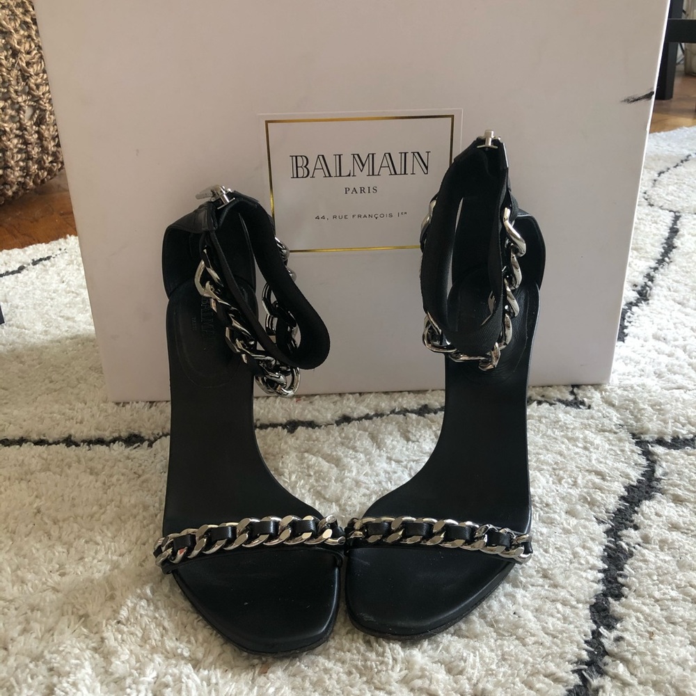HOST PICK 🔥 BALMAIN CHAIN HEELS 💫 SIZE 37